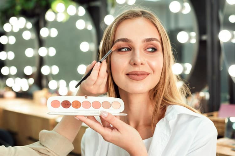 Beauty Breakthroughs: Exploring the Dazzling and Innovative Makeup Trends of Today